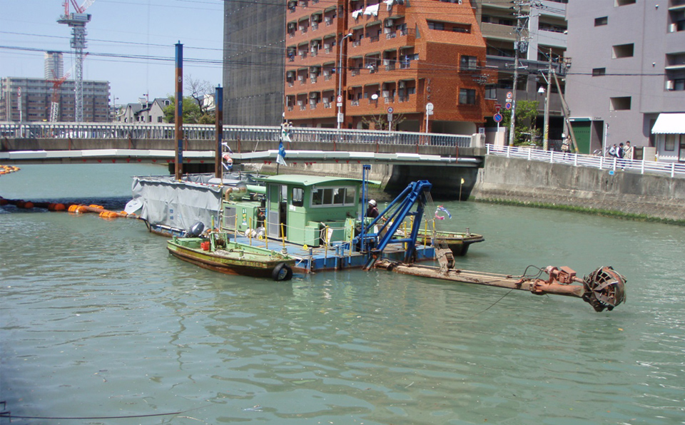 樋井川河川工事（マイクロポンプ浚渫）